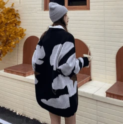 “Smile” Anime Knit Sweater(Smile Anime Knit Sweater) -Youth Urban Wear model1